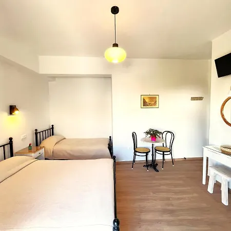 ゲストハウス Pefkakia Park 3*