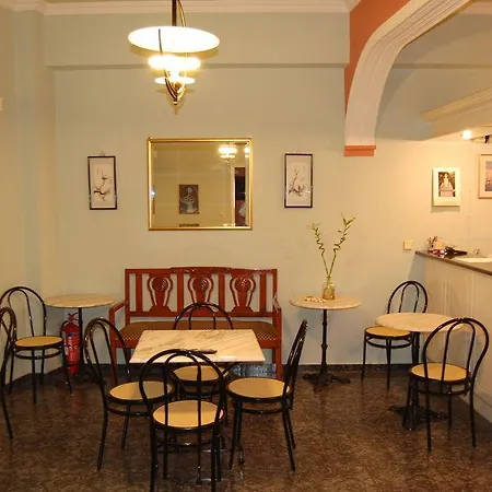 Pefkakia Park ゲストハウス エルムポリ